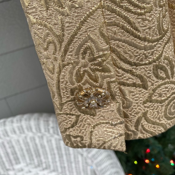 Dana Buchman gold jacket w/pearl buttons. Size 2. - Picture 4 of 5